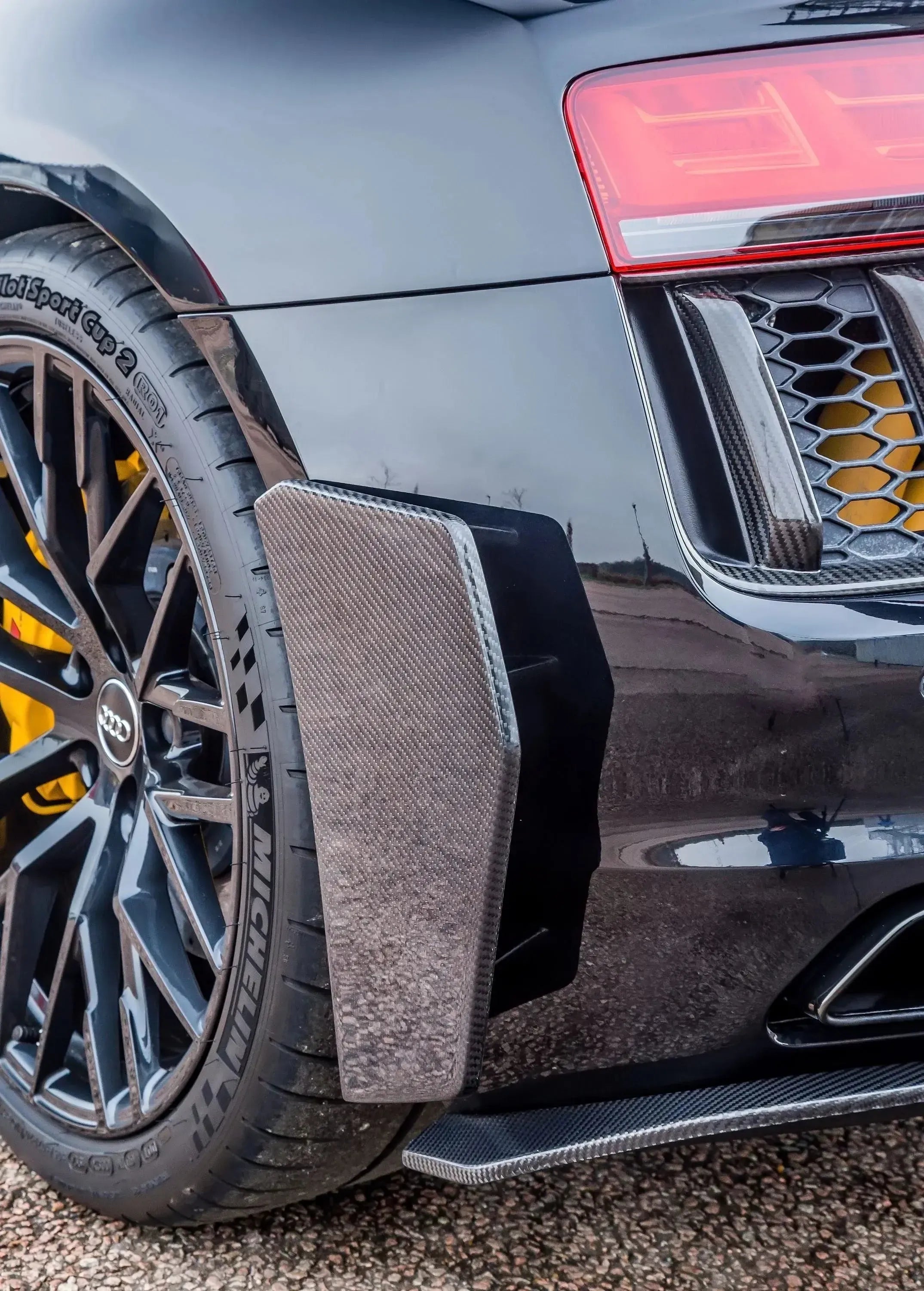 Carbon Fiber Rear Bumper Fins - Audi R8 V10 Gen 2
